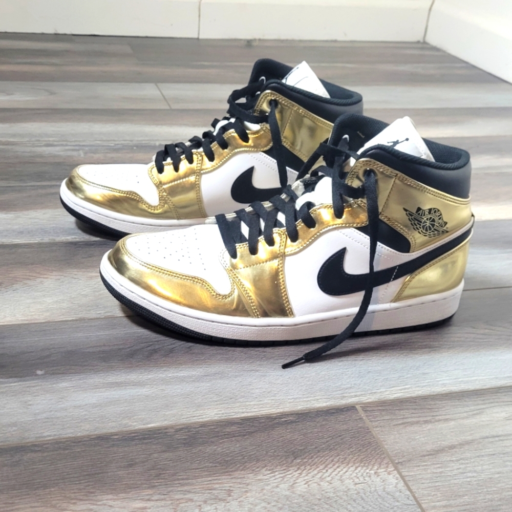 Nike Air Jordan 1 MID SE Metallic Gold